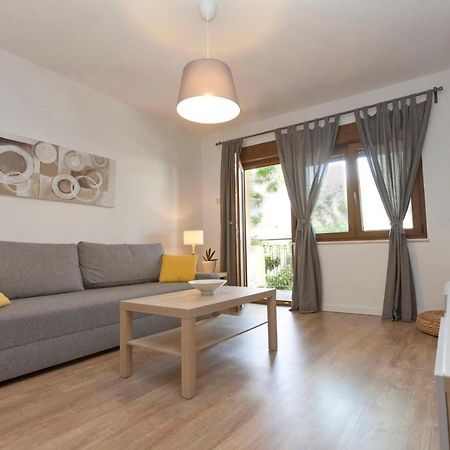 Rr Apartment Pula Exterior photo