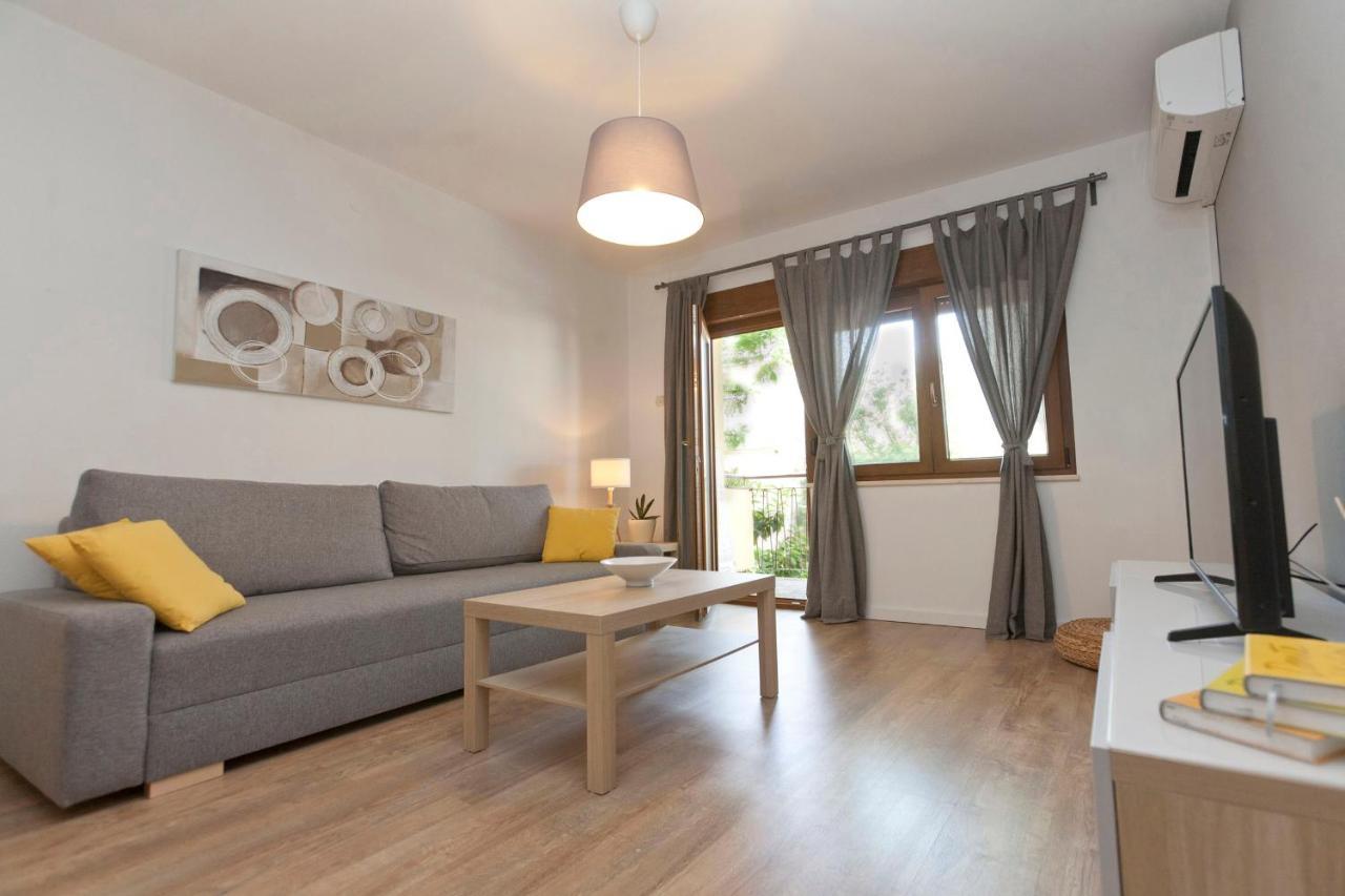 Rr Apartment Pula Exterior photo